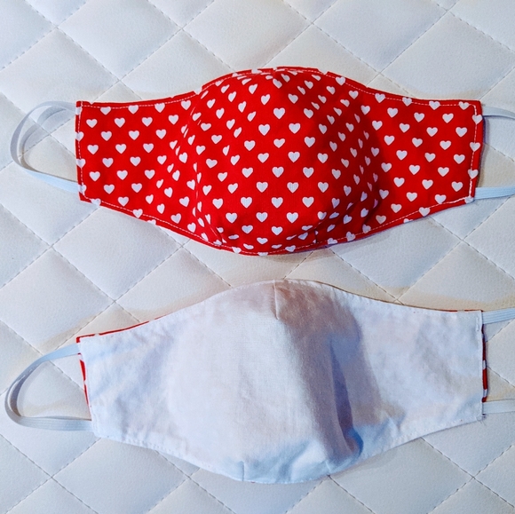 7$ 5/25$Face mask Reversible - Picture 4 of 4